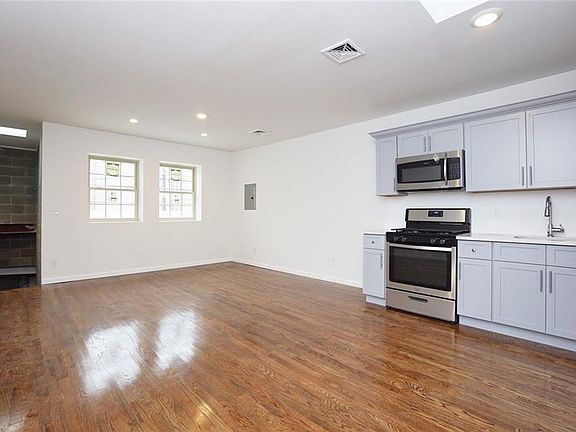5th image of 3018 Richmond Ter