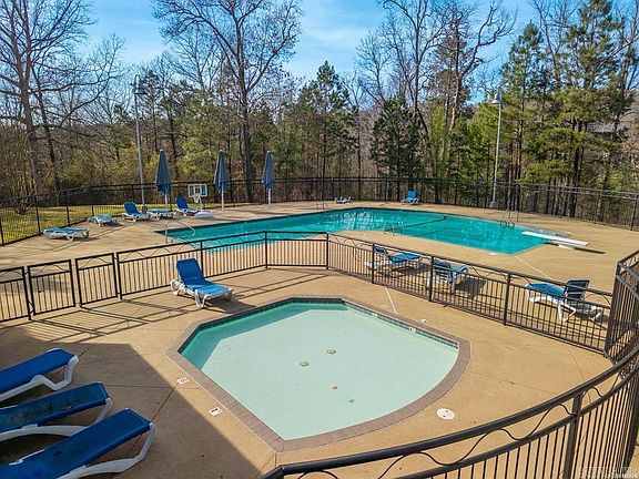 5th image of 302 Oak Shores Cir