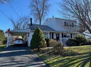 19 Barnes Dr, Garnerville, NY 10923