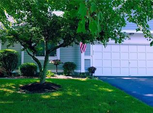 31 Running Brook Ln, Rochester, NY 14626