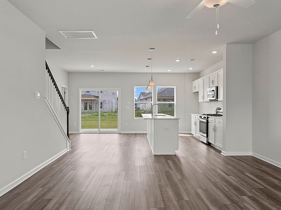 5th image of 828 Agostino Dr