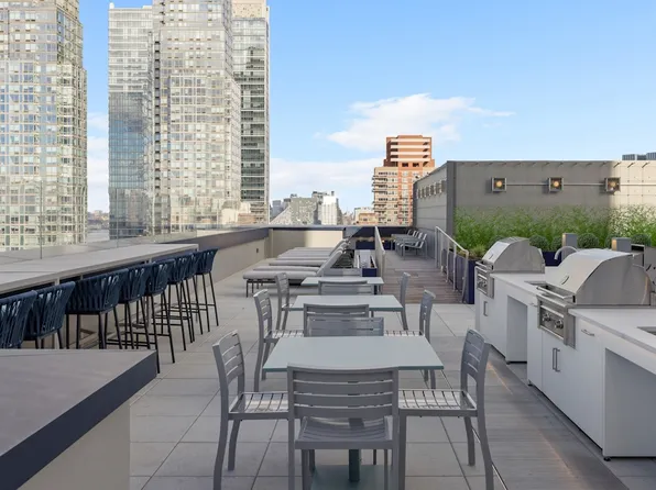 555 West 38th Street image 4 of 6