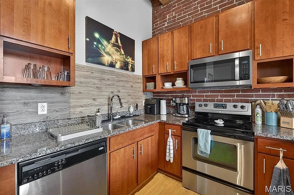 2 bed, 1183 sqft, $2,200 — Photo 3