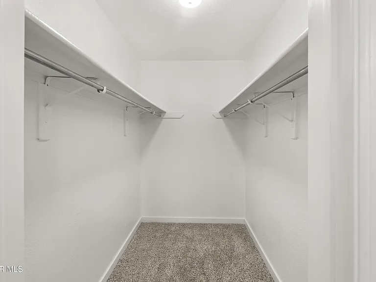 936 Oneida Dr — Photo 20