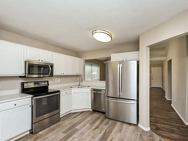 10217 Cypress Hills Dr — Photo 8