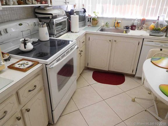 5th image of 942 NE 199th St APT 408