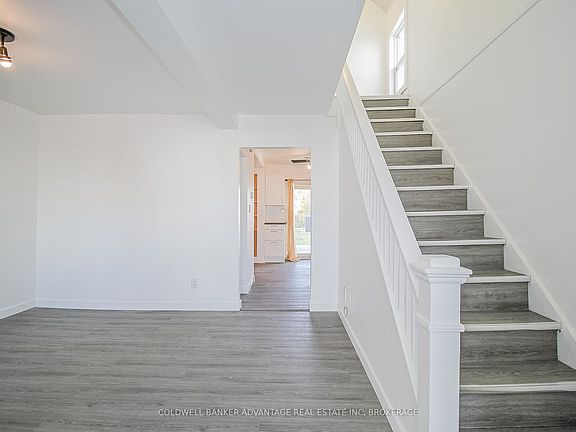 5th image of 215 Burgar St