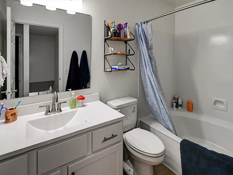 2305 McKenna Blvd — Photo 4