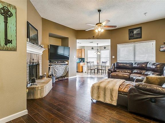 3rd image of 612 Gracie Ln