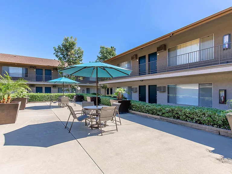 Buena La Vista Apartment Homes — Photo 7