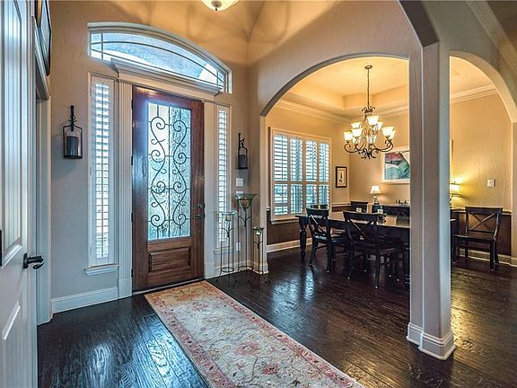4th image of 5301 Oak Mill Dr