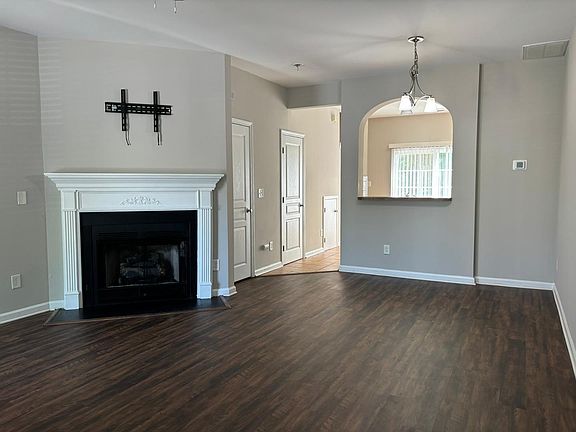 4th image of 1005 Hamlet Park Dr