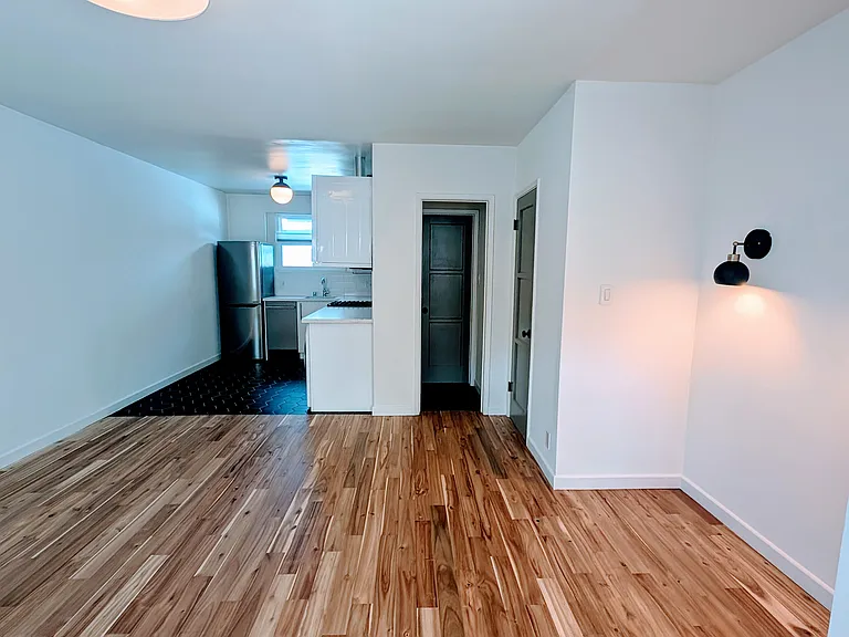 1731 Franklin St #2 — Photo 2