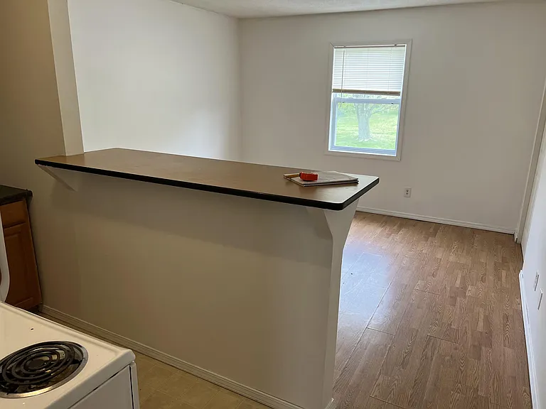 401 N Bottom St #6 — Photo 1