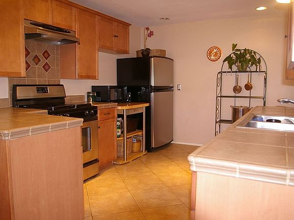 4th image of 4454 Newport Ave