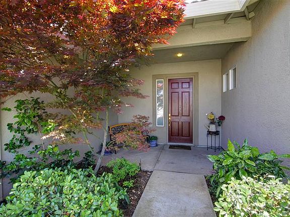 2nd image of 10044 Prairie Dunes Way