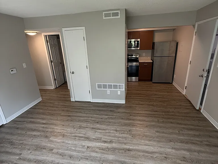 1014-1028 Shagbark Dr #4 — Photo 2