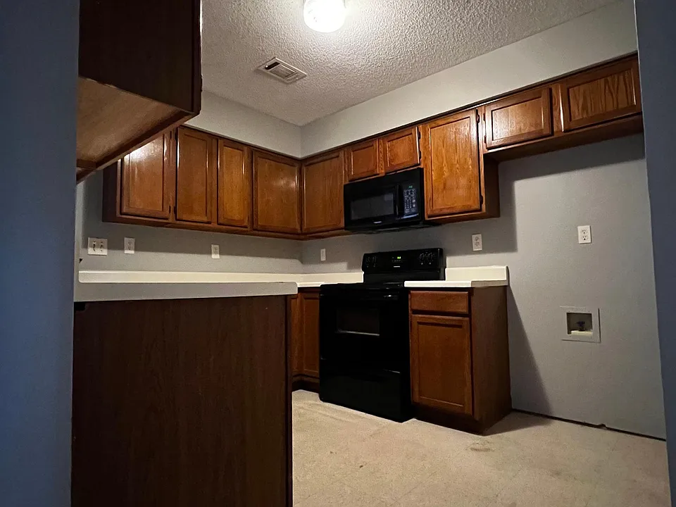 4225 Cedartree Dr