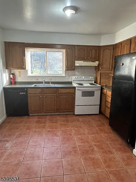 4 bed, 2.0 bath, $2,300 — Photo 3