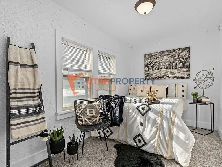 2263 S Green St — Photo 7