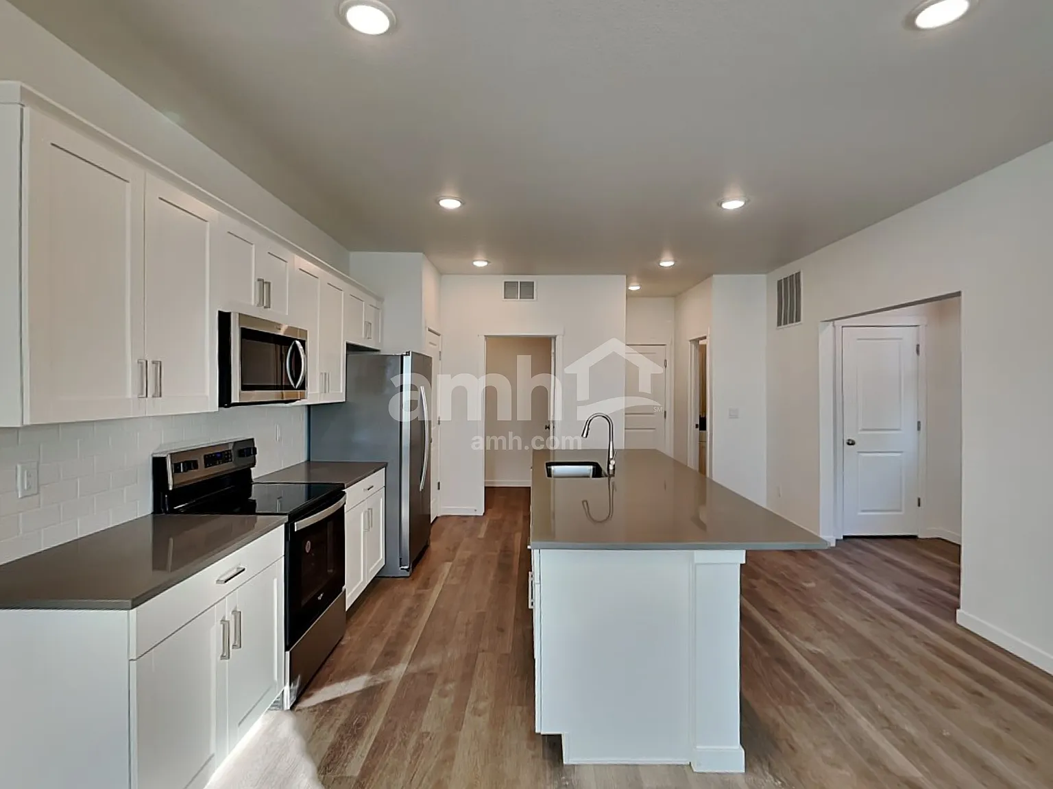 4 bed, 3.5 bath, 2546 sqft, $3,170 — Photo 3