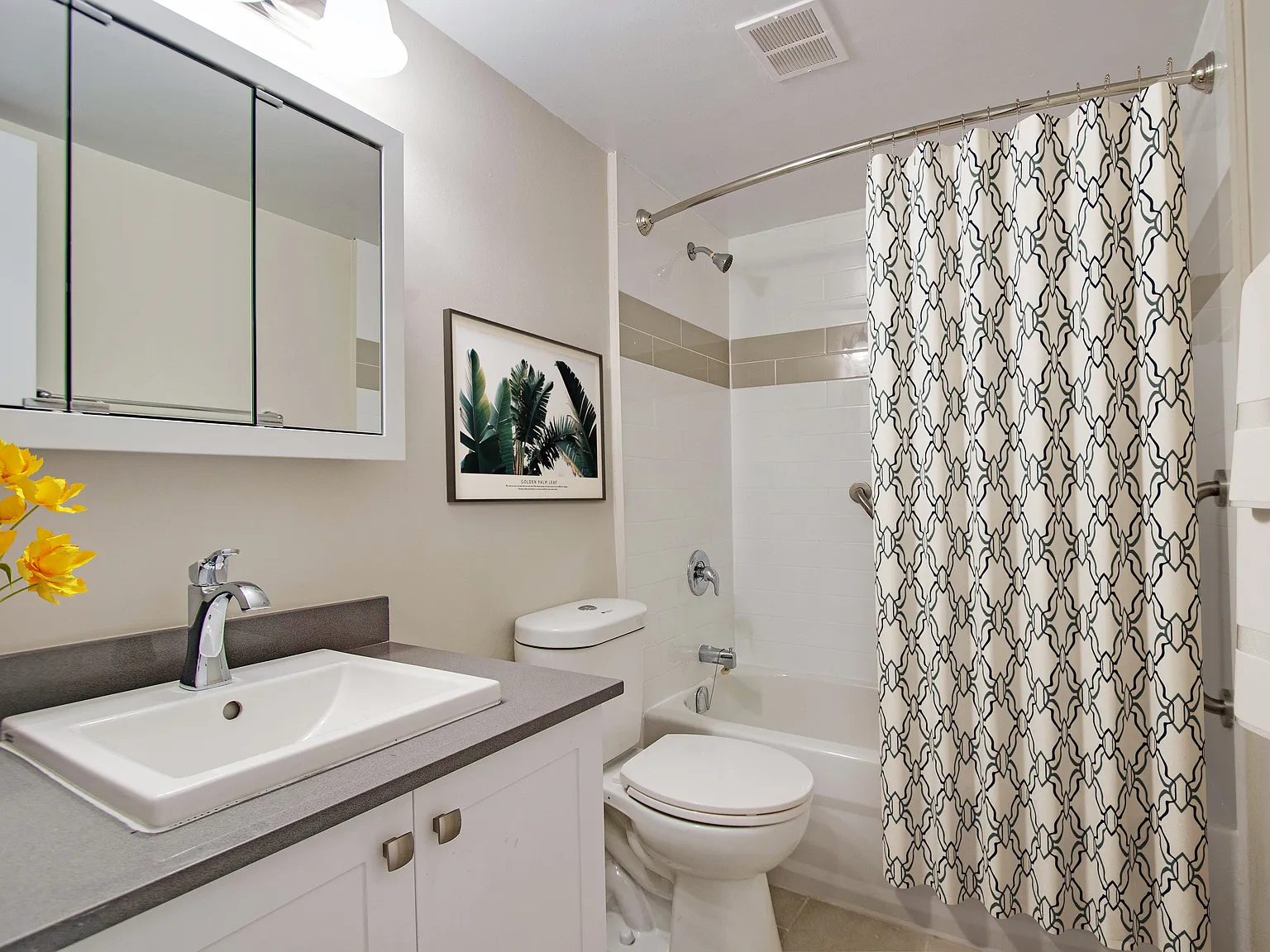Pier 100 Apartments — Photo 4