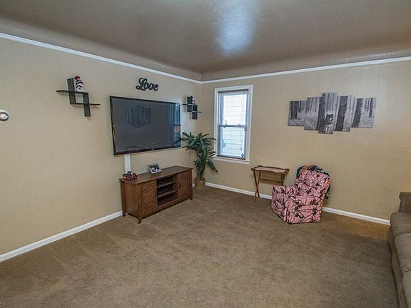 5th image of 13913 Maple Leaf Dr