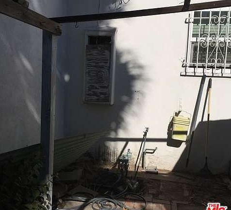 2nd image of 1152 W 98th St