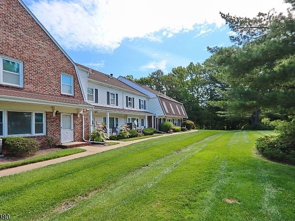 2nd image of 25 Tisbury Ct