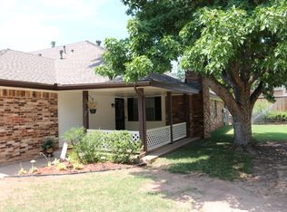 2927 Village Cir, Edmond, OK 73013