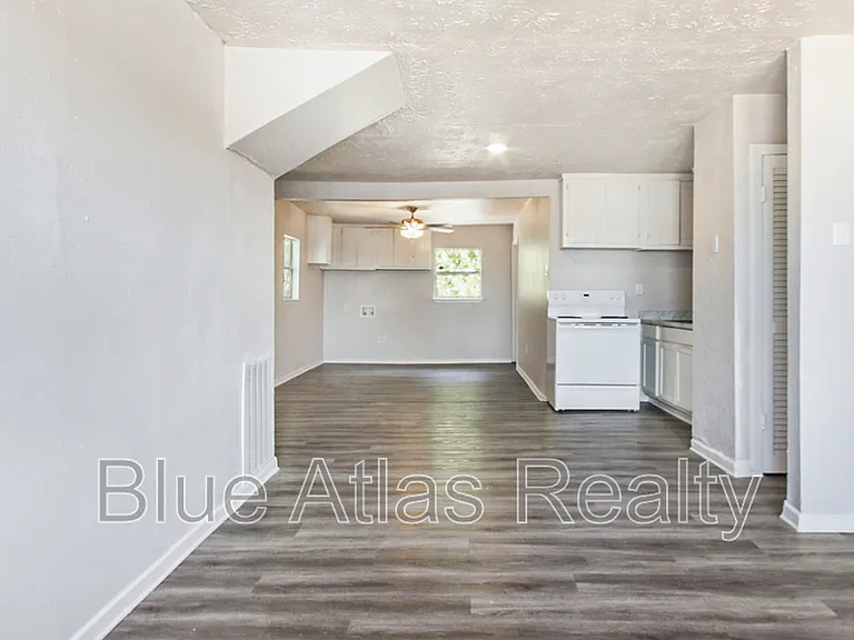 5633 Ramey Ave — Photo 3