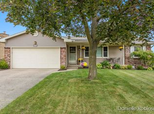 2652 Lincoln Ave NW, Grand Rapids, MI 49544