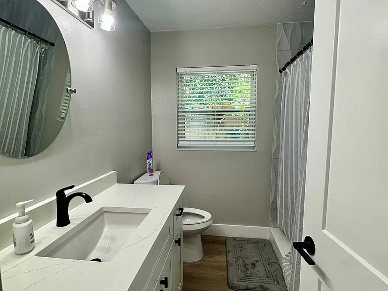 2772 Bayview Dr — Photo 5