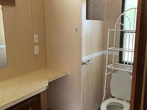 3rd image of 263 Crestwood Cir