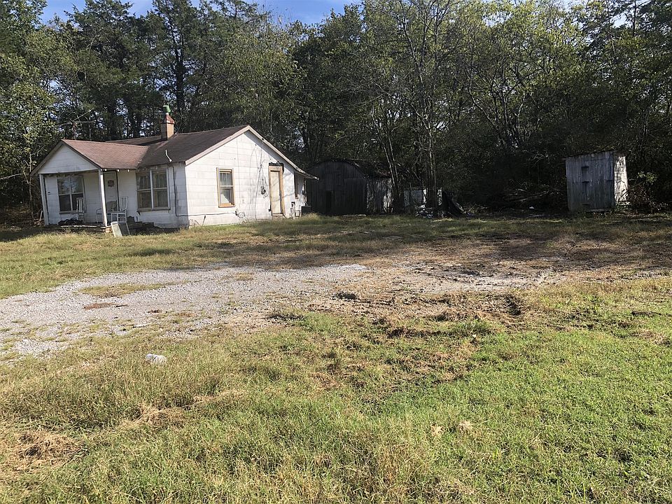 2nd image of 2428 Halls Hill Pike