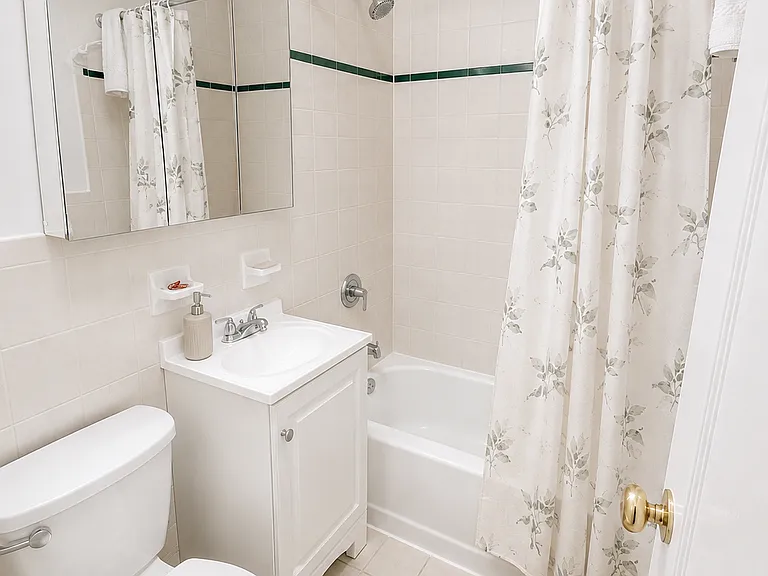 159 W 73rd St #4R — Photo 6
