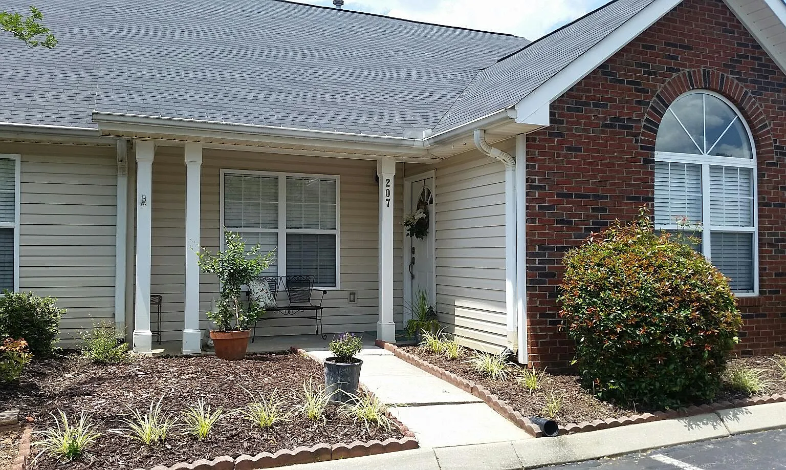 207 Woodruff Park Ln — Photo 2