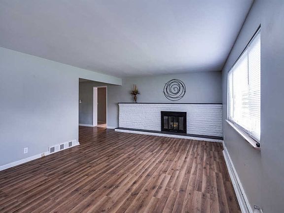 4th image of 1560 W Loveland Ave