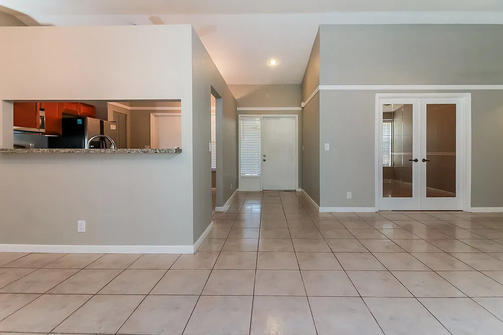 4 bed, 2.0 bath, 1650 sqft, $5,020 — Photo 4