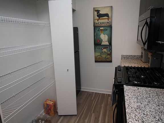 2nd image of 809 Lasalle St #19