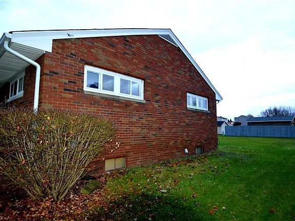 4th image of 566 Edward Ln