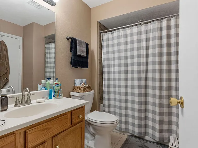 386 Amphitheater Dr — Photo 27