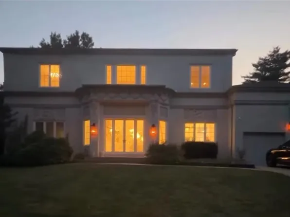 11224 Rosewood St, Leawood, KS 66211