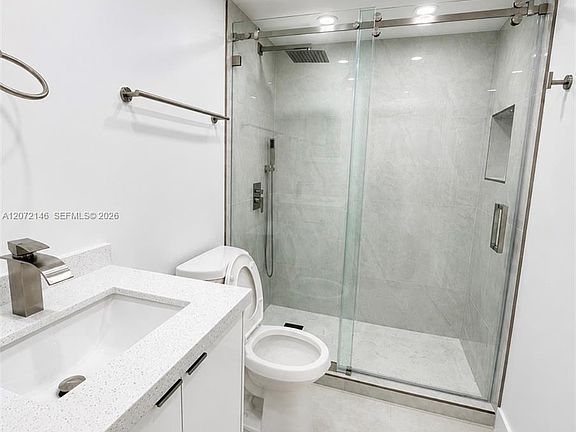 5th image of 10985 SW 107th St #1