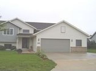 1305 Esther Ln SE, Owatonna, MN 55060