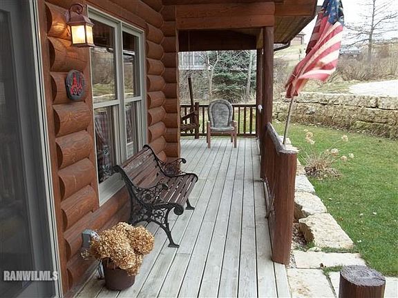 3rd image of 5 Hawthorn Ln