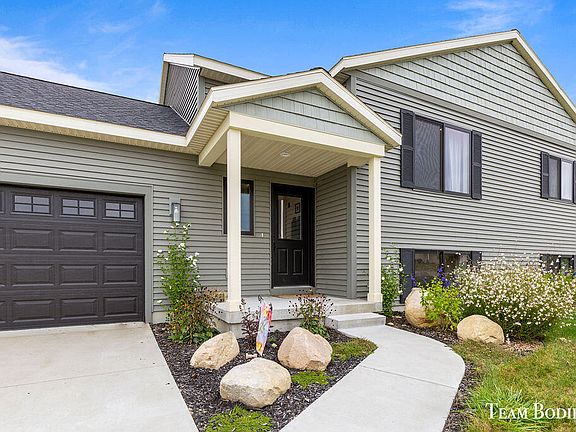 3rd image of 6028 Greenbriar Dr