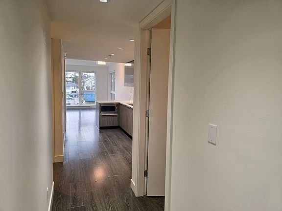 3rd image of 1588 Hastings St E #301