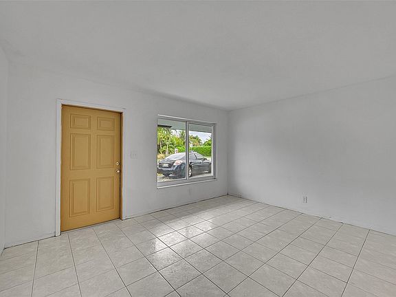 4th image of 3280 NE 15th Avenue