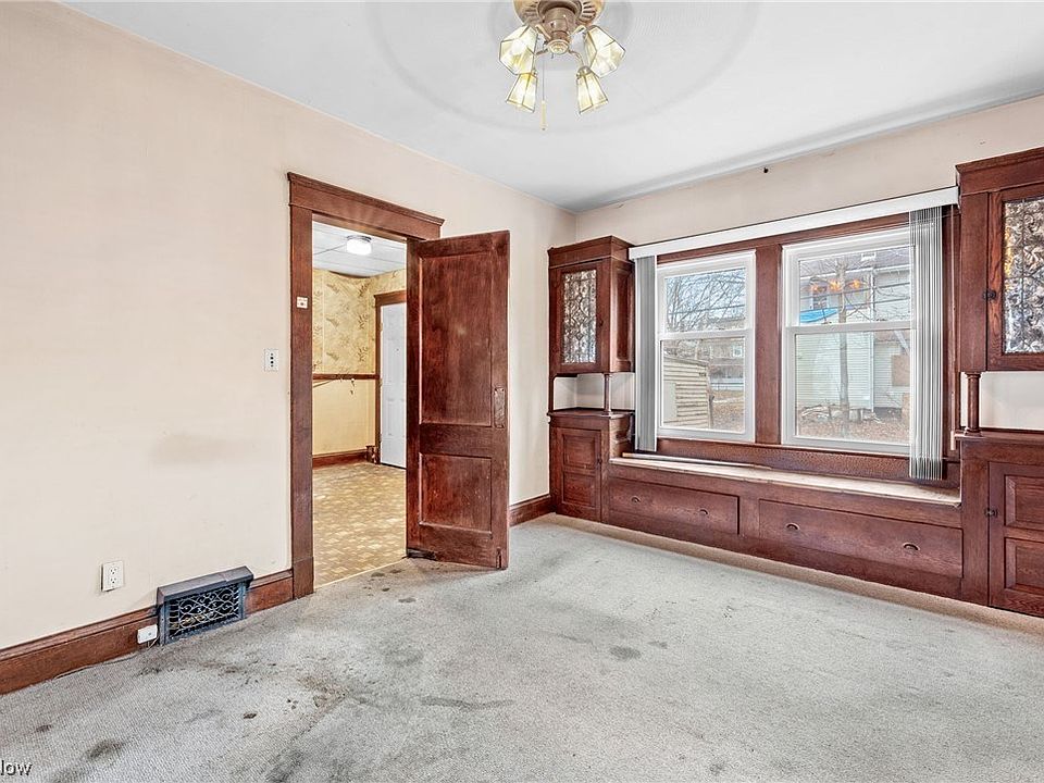 1st image of 9408 Parmelee Ave